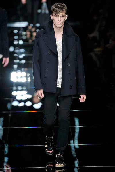 Look 25